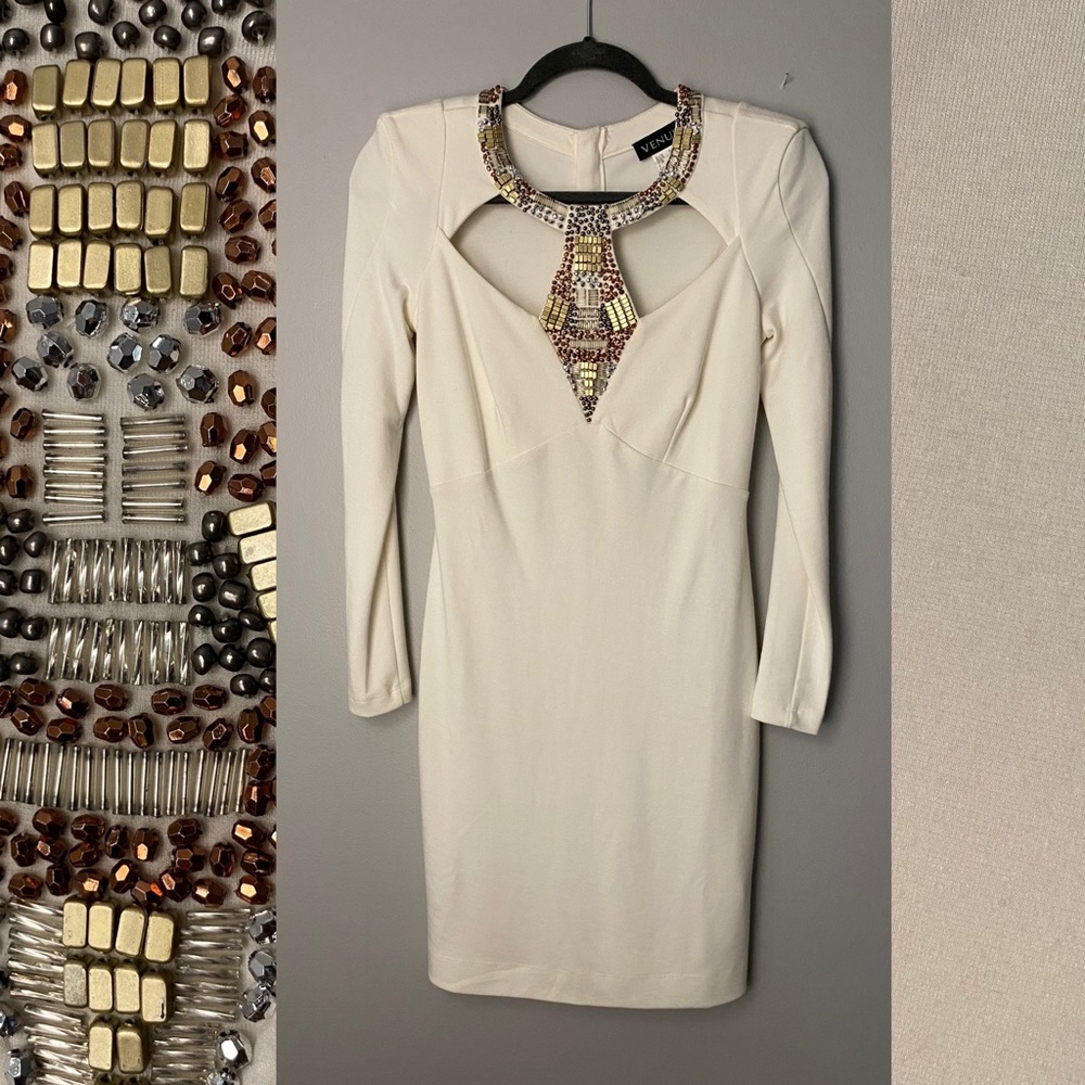 Offers! White Beaded Contoured Venus Dress Size 2